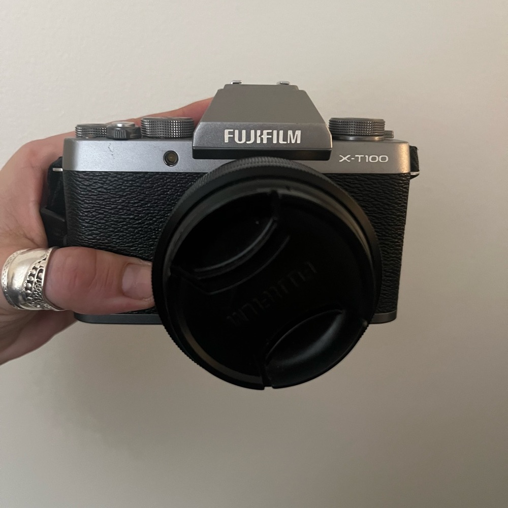 Fuji Mirrorless Camera X-T100 (DIGITAL)